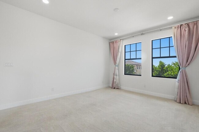 Building Photo - 11760 Bayview Cir