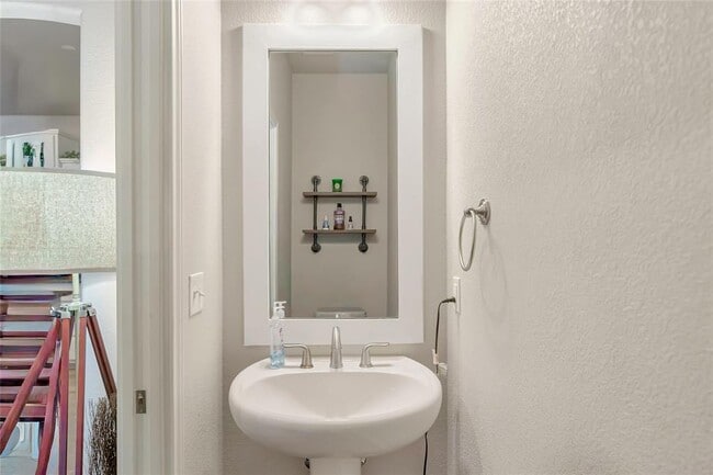 Building Photo - 217 Birch Oak Ln