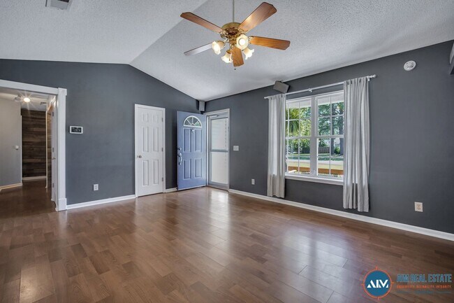 Building Photo - Charming 3-Bed, 2-Bath Home in Historic Be...