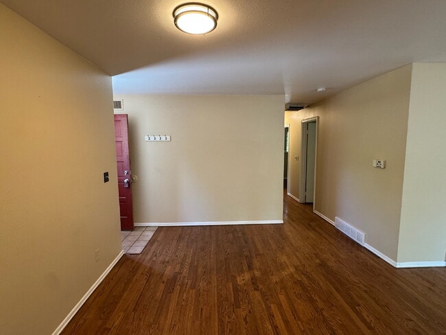 Building Photo - 1280 Linden Ave