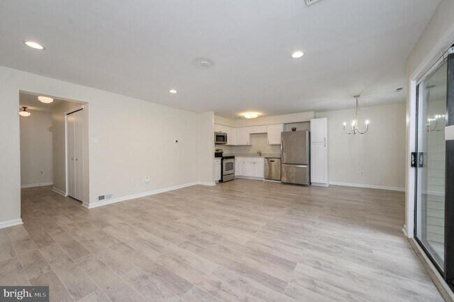 Building Photo - 17 Chelmsford Ct