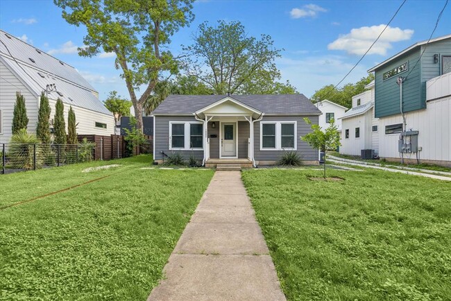 Building Photo - 1002 Ellingson Ln