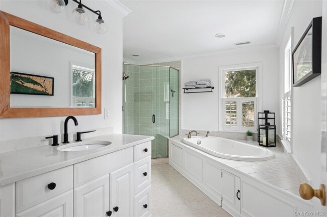 Building Photo - 3 1st Pl