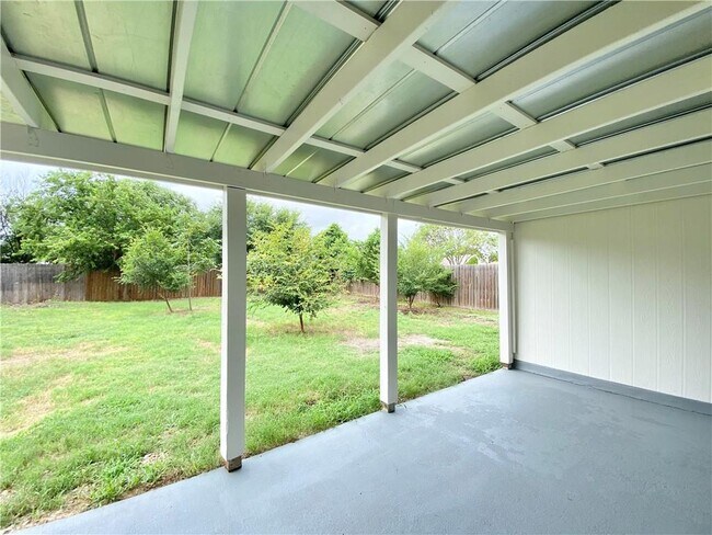 Building Photo - 811 Sonny Dr