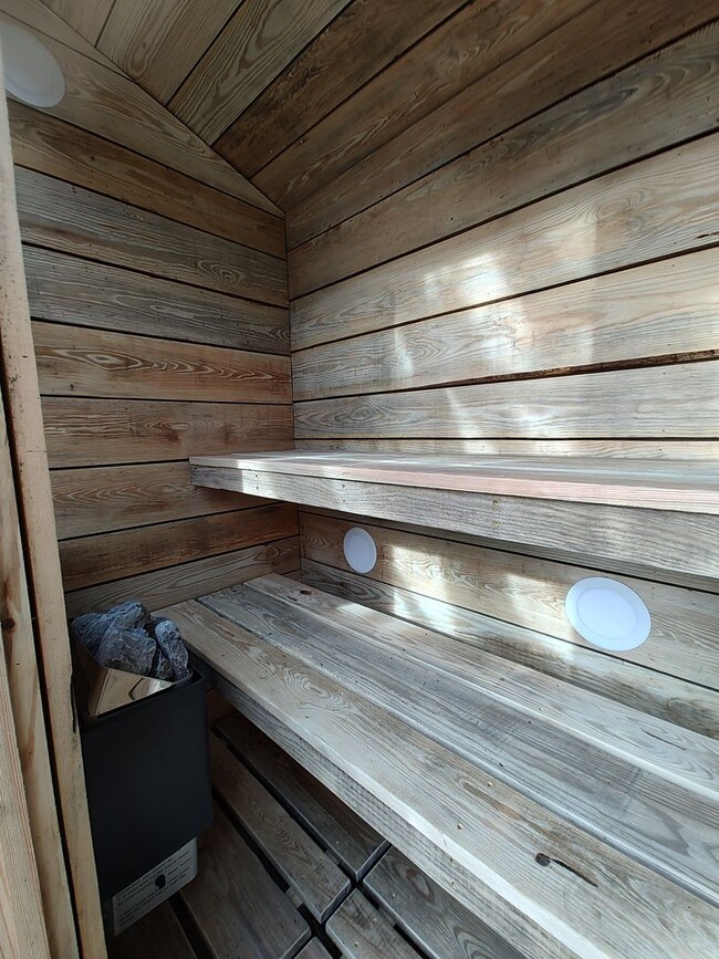 Building Photo - 2be/1ba House in the Heart Of Carrboro with Gym & Sauna