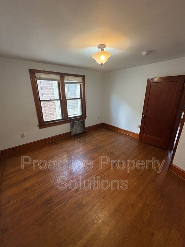 Building Photo - 532 Alder St