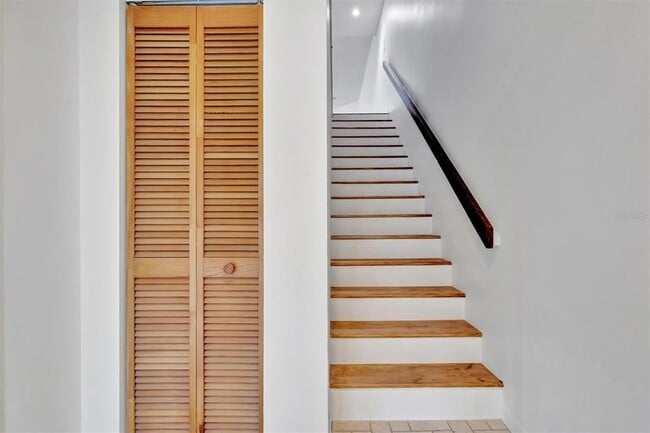 Building Photo - 745 Pinellas Bayway S