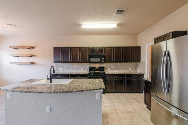 Building Photo - 137 Moulins Ln