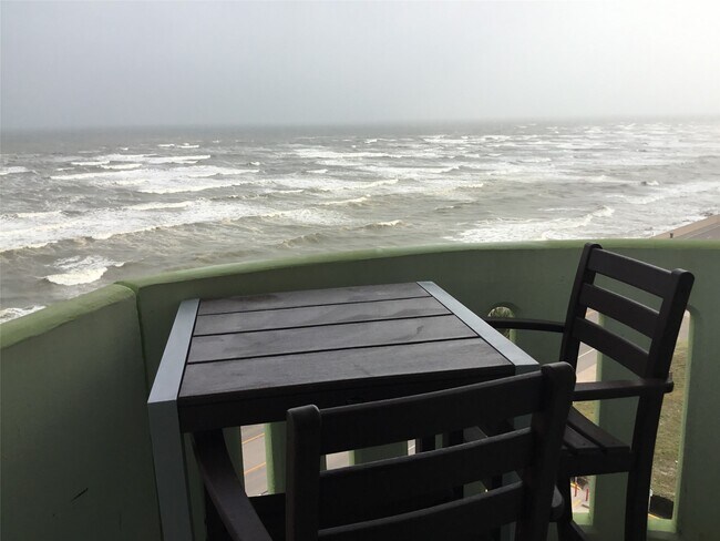 Building Photo - 9420 Seawall Blvd