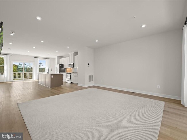 Building Photo - 7840 Blackbriar Wy