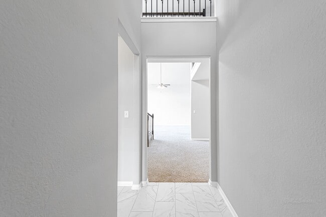 Building Photo - 5462 Grand View Dr