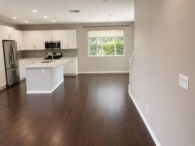 Building Photo - 2308 Navigation Cir