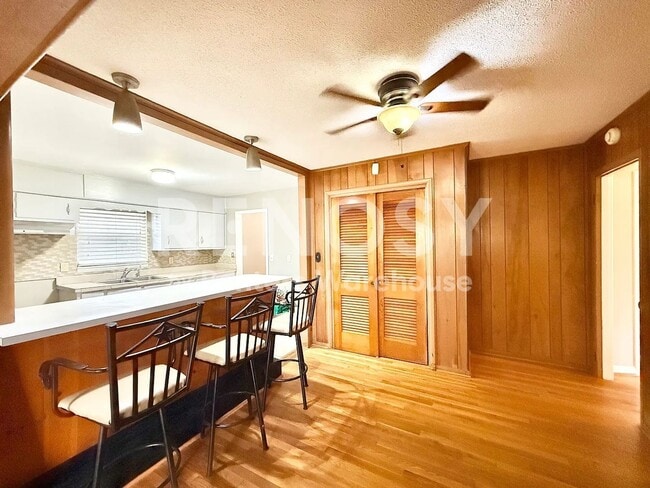 Building Photo - 4Bed / 2Bath full