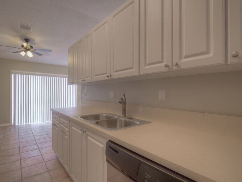 Building Photo - 17881 SW 143rd Ct