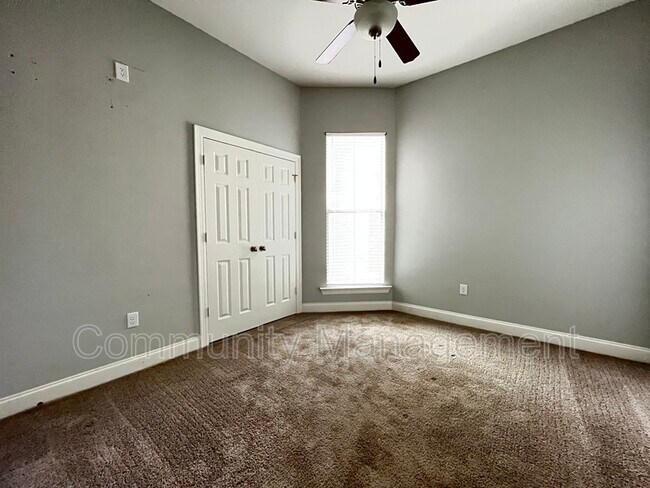 Building Photo - 8027 Seville Ct