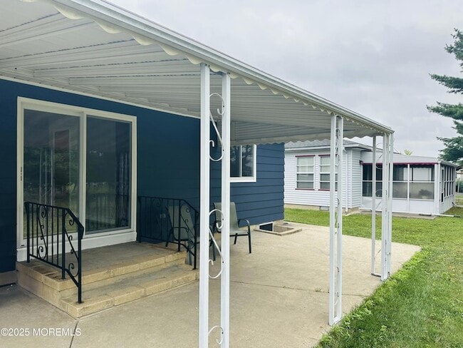 Building Photo - 24 Liberta Dr