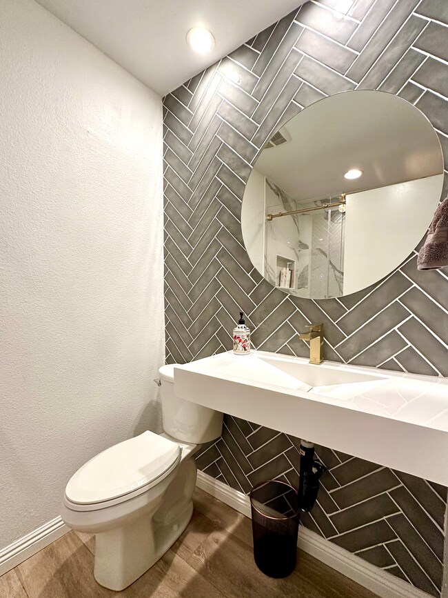 second bathroom2 - 44 Dianthus