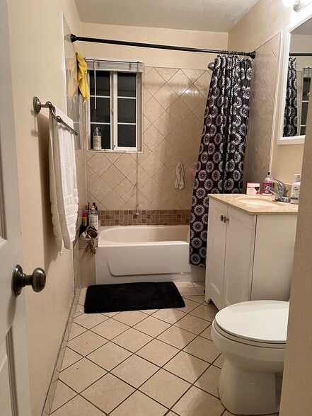 Building Photo - 1848 Enesco Ave