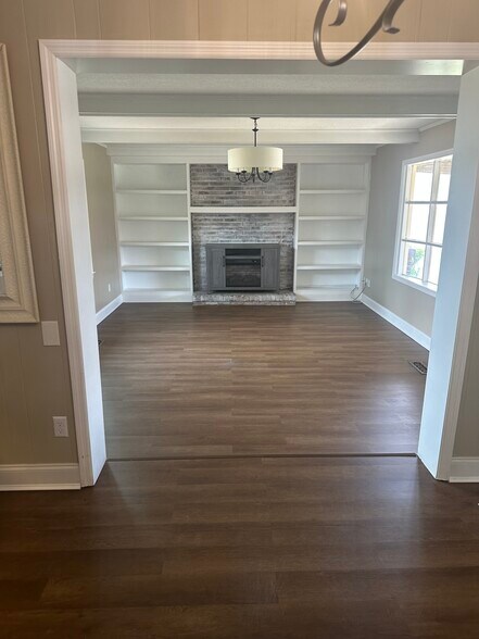 Building Photo - 18516 Elles Dr