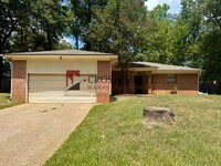 Building Photo - Tour Today! 3 Bedroom, 2 Bathroom Home!