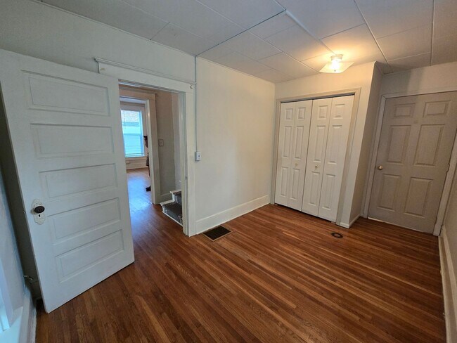 Building Photo - South Hill Home!! Available Now!