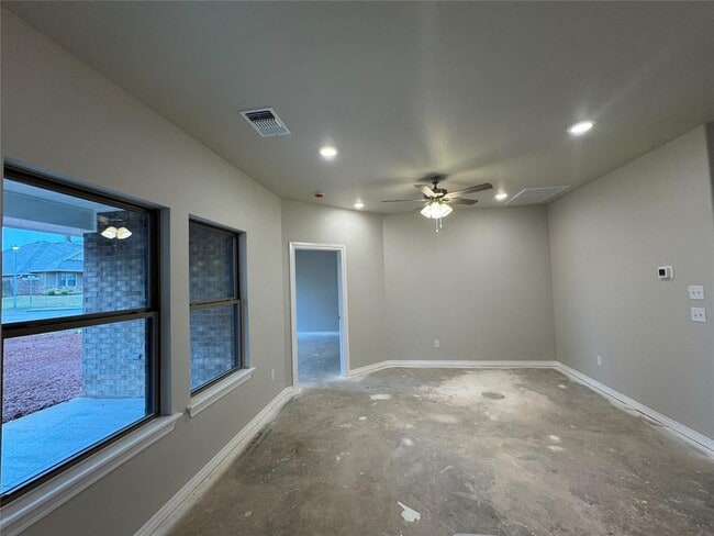 Building Photo - 6804 Labelle Dr