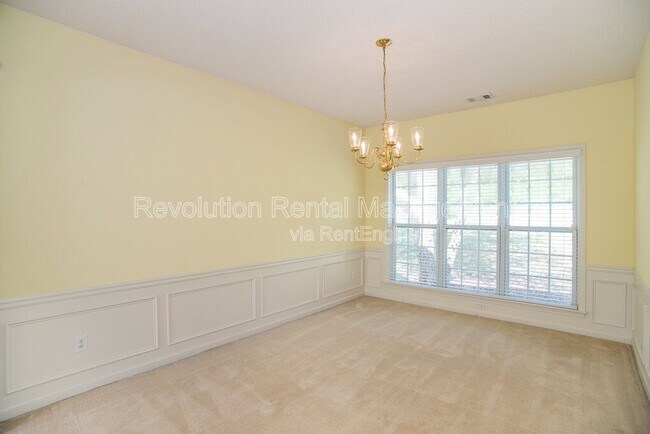 Building Photo - 11655 Crossington Rd