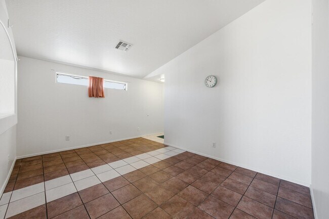 Building Photo - 12418 W Windrose Dr