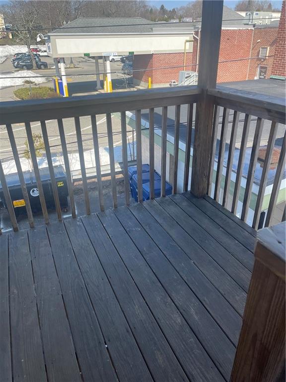 Building Photo - 585 Main St