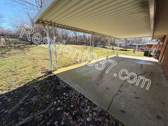 Building Photo - 3 Bed 1 Bath Home