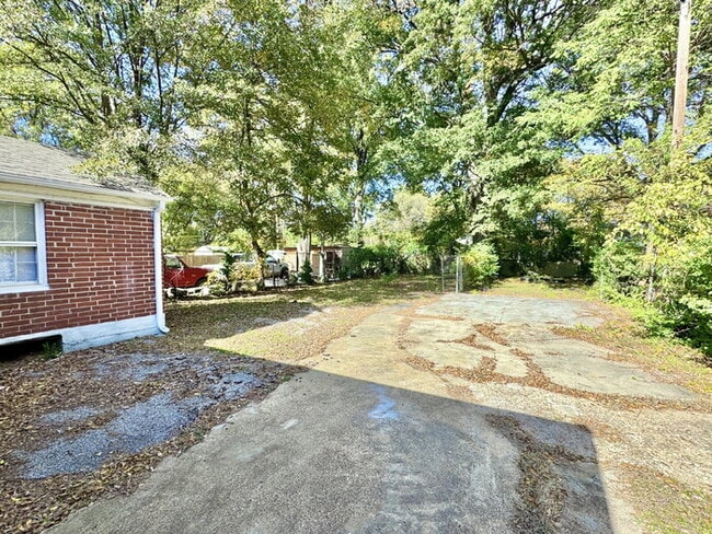 Building Photo - 2736 Dunn Ave