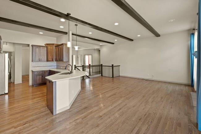 Building Photo - BEAUTIFUL 4BD + OFFICE MAIN-LEVEL LIVING H...