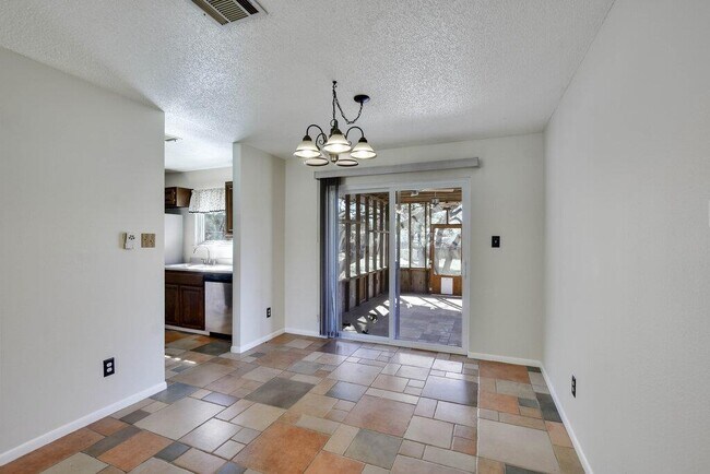 Building Photo - 16001 Awalt Dr