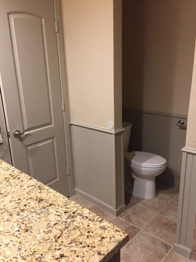 Building Photo - 8021 Bobwhite Dr