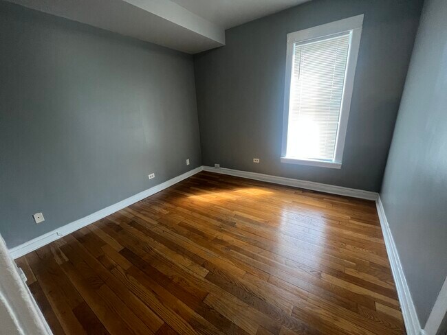 Building Photo - 734 E 95th St