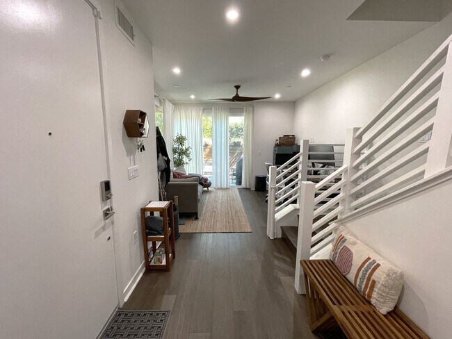 Building Photo - 14107 W Monroe Pl