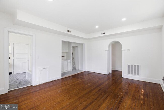 Building Photo - 5939 Drexel Rd