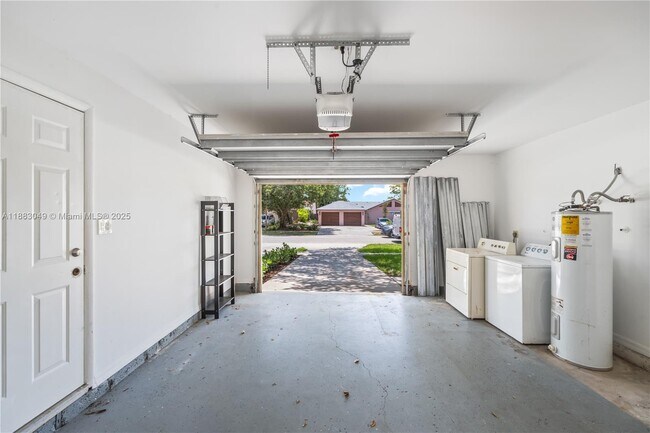 Building Photo - 1194 Hyacinth Pl