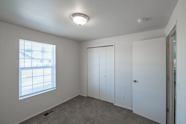 Building Photo - Hummingbird Duplex