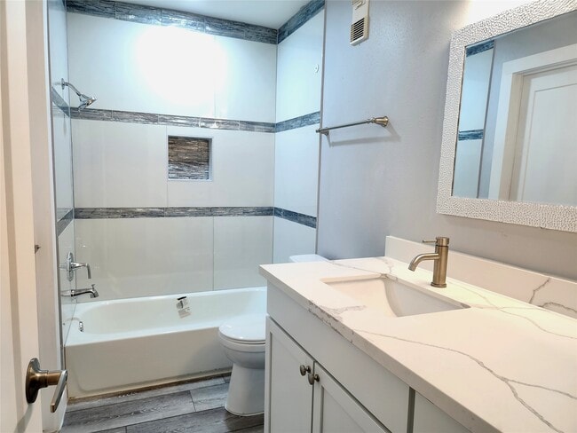 Building Photo - 6500 Harbor Town Dr