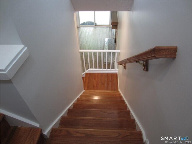 Building Photo - 8 Staunton Ct