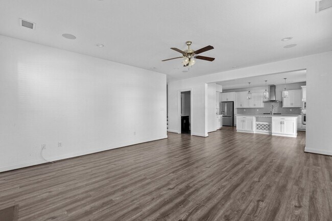 Building Photo - Exquisite 4-bedroom, 2.5-bath home located in the charming city of Chesapeake