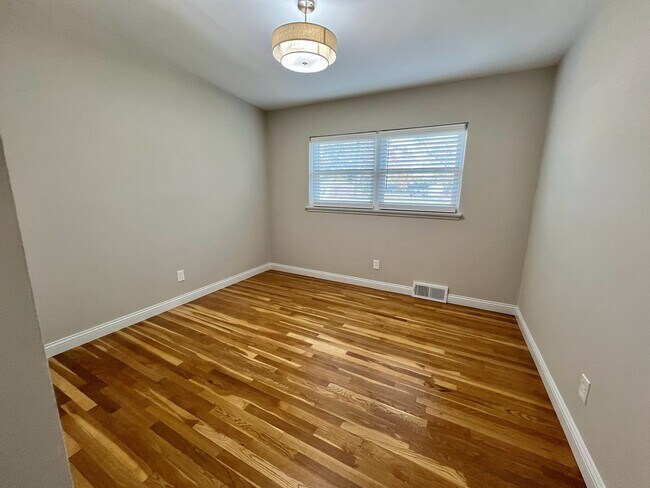 Building Photo - 417 Wenneker Dr