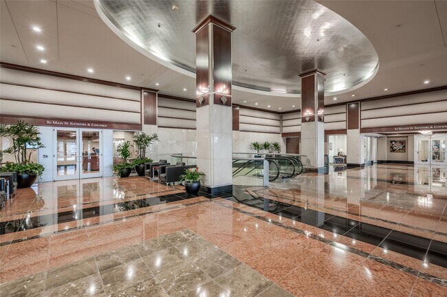 Building Photo - 914 Main St