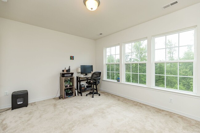 Building Photo - Gorgeous and Modern Home Available