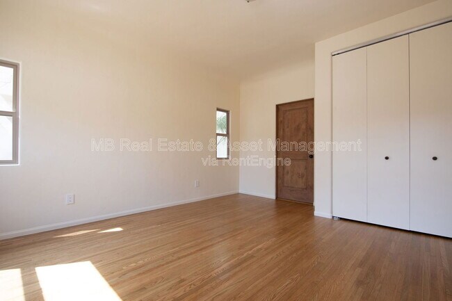 Building Photo - 1260 Ridgeley Dr