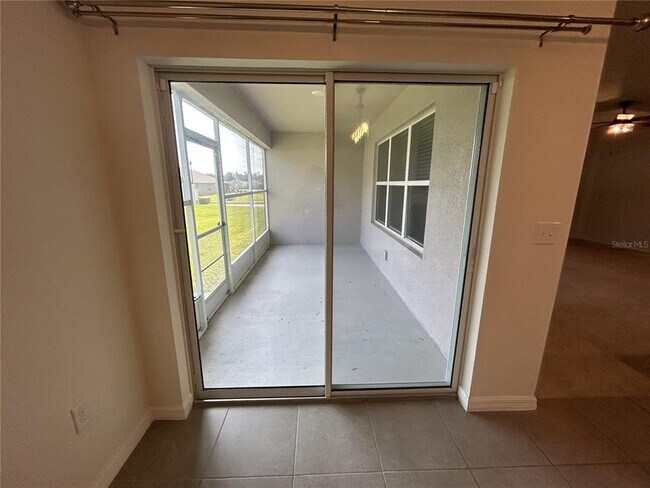 Building Photo - 4965 NE 14th Pl