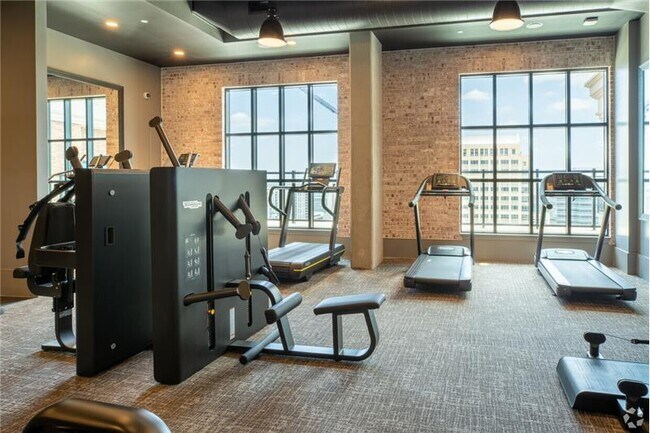 Building Photo - 402 Guadalupe St