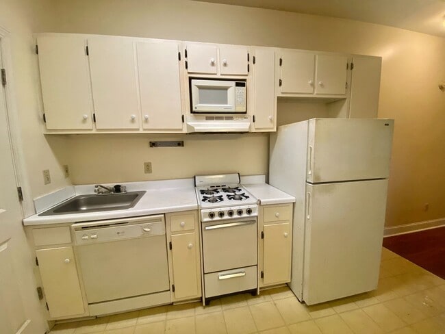 Building Photo - 326 N Madison St