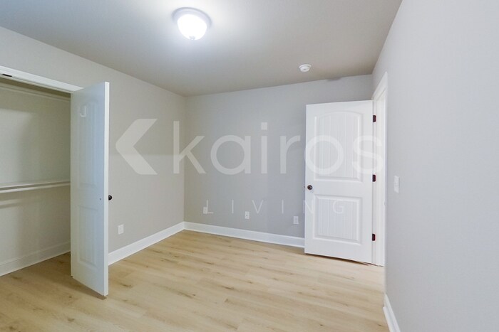 Building Photo - 6010 NW Meade St